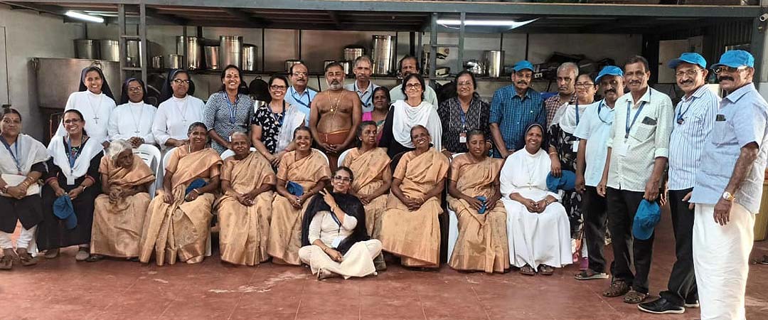 Kochi Metro Journey with Aged Mothers of Karunya Bhavan